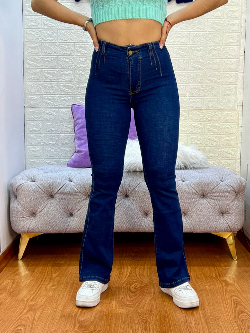 Jean Acampanado con Pinzas Azul Oscuro