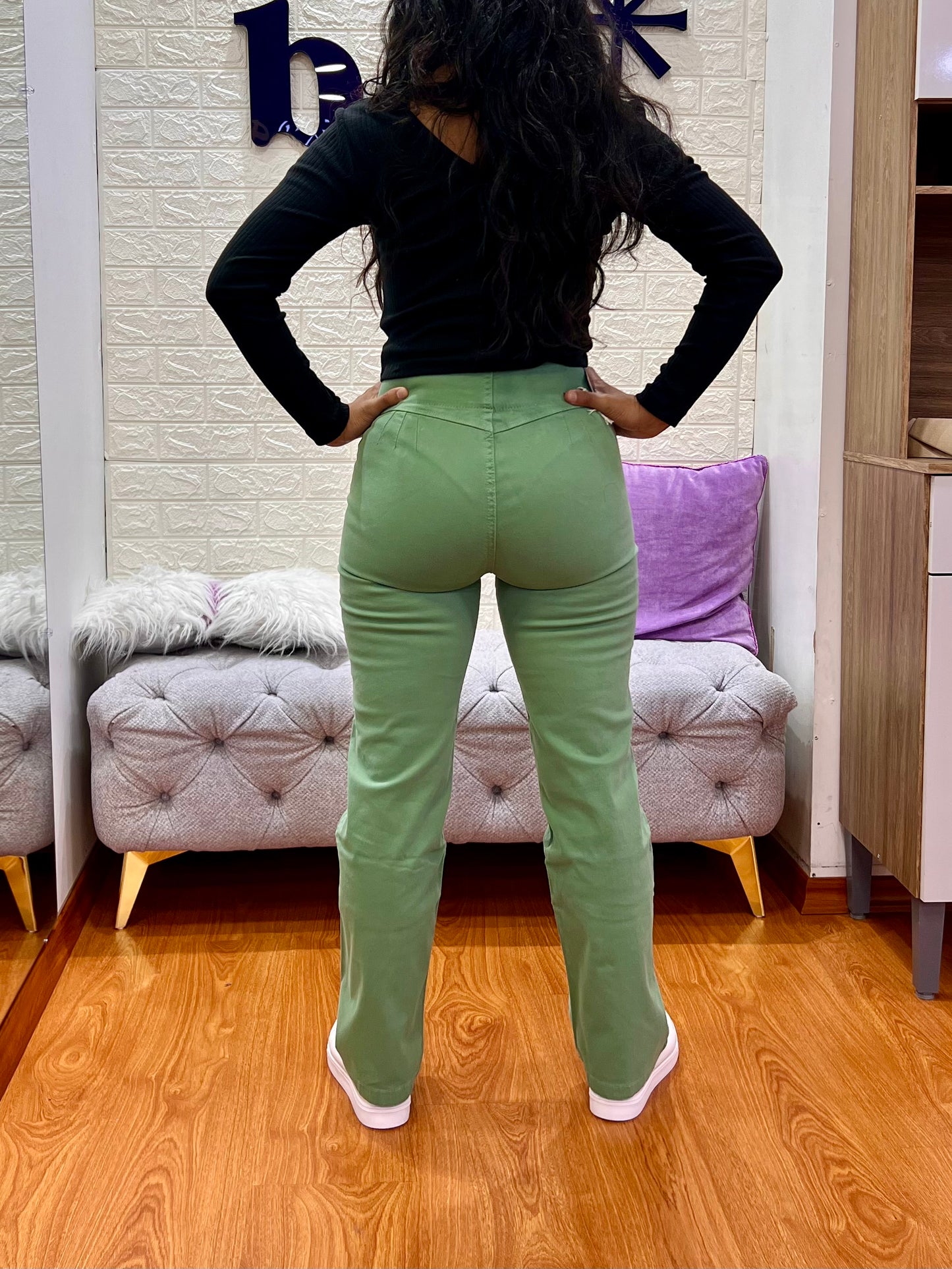 Pantalón Tipo Pana Con Botones Verde Matcha