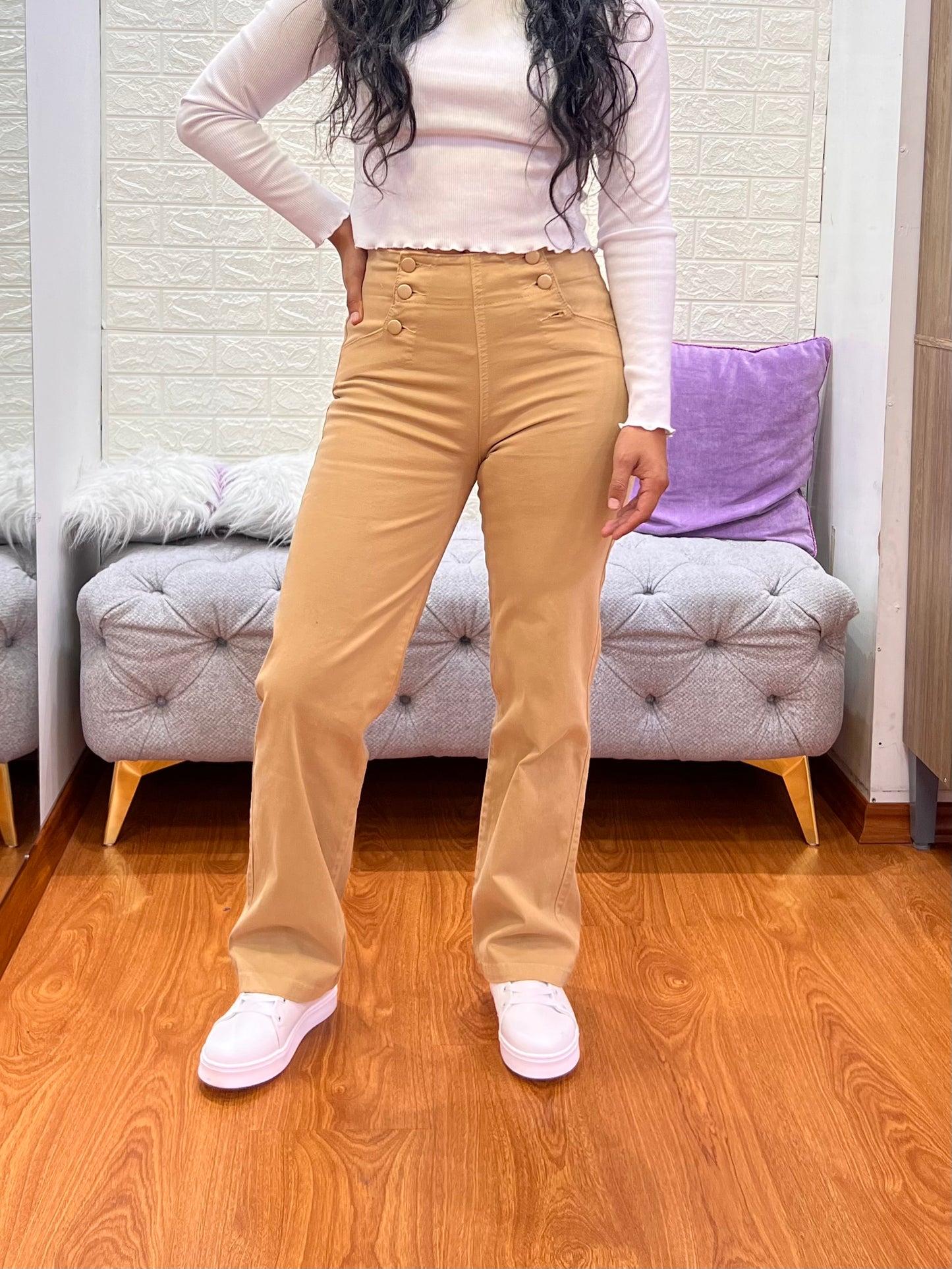 Pantalón Tipo Pana Con Botones Caramelo