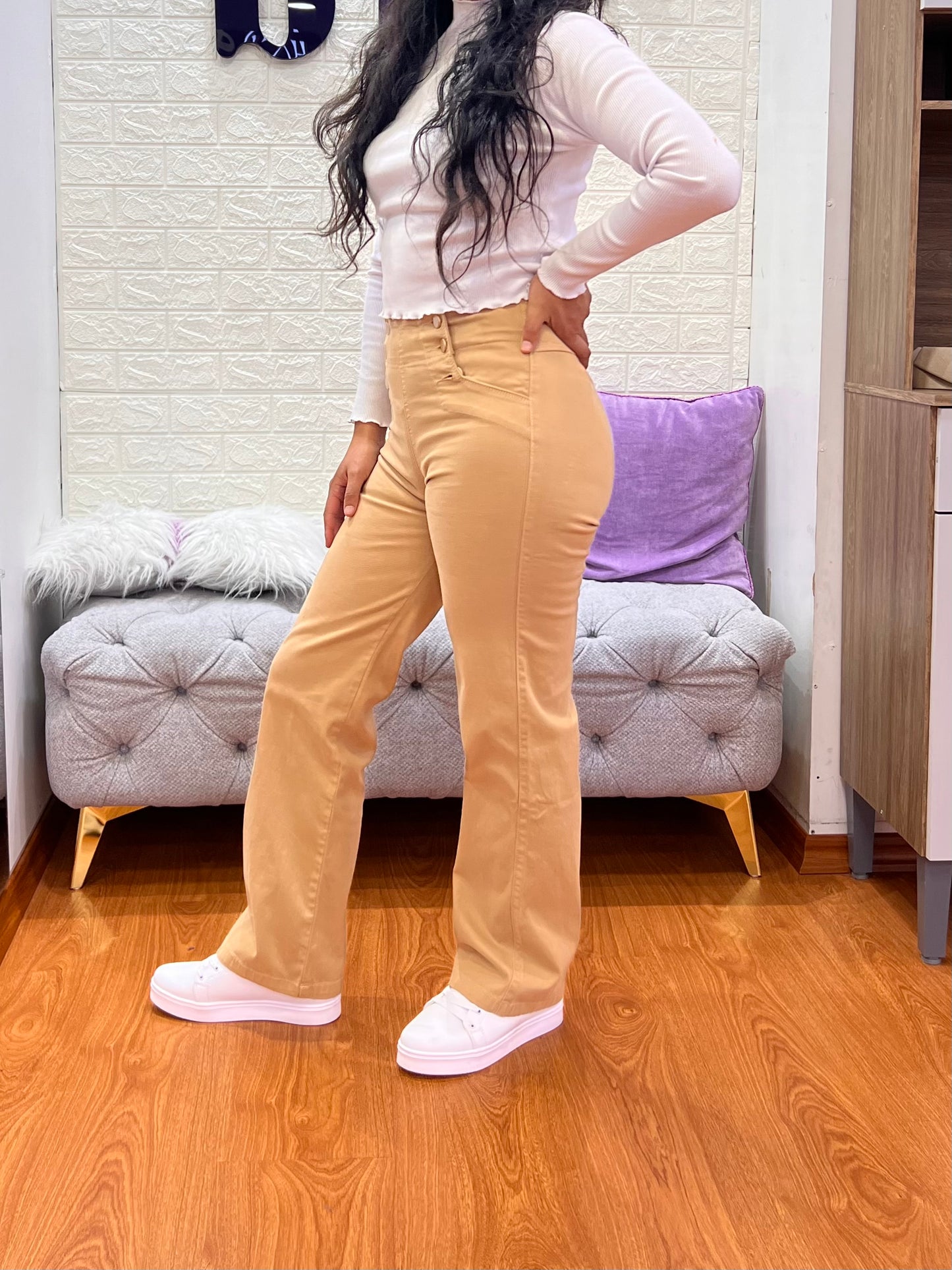 Pantalón Tipo Pana Con Botones Caramelo