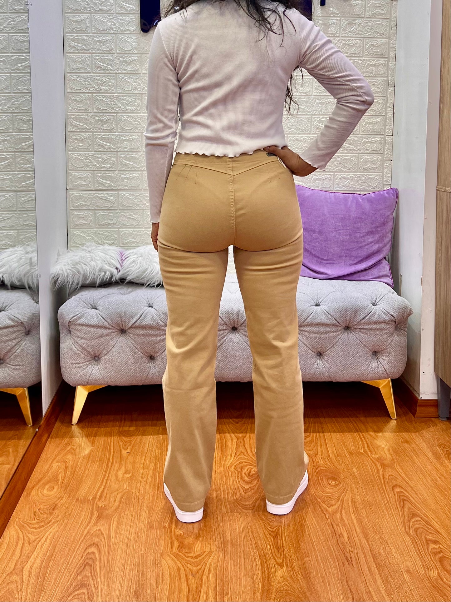 Pantalón Tipo Pana Con Botones Caramelo